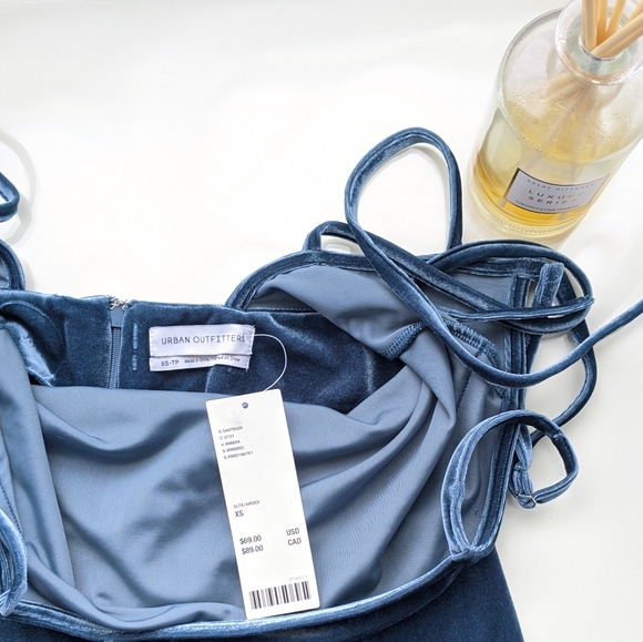 UO Velvet Strap-Back Romper - Picture 5 of 10